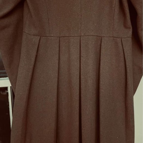 Modcloth Dramatic Twisted collar camel pleated vintage-style coat, size small - Picture 7 of 11